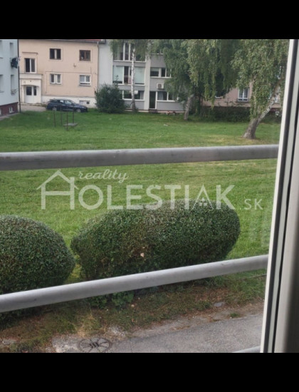 https://www.holestiak.sk/storage/properties/170/thumb/zvyhodnena-cena-predam-31-v-centre-cadce-iba-u-nas_0.jpg?t=1715602781